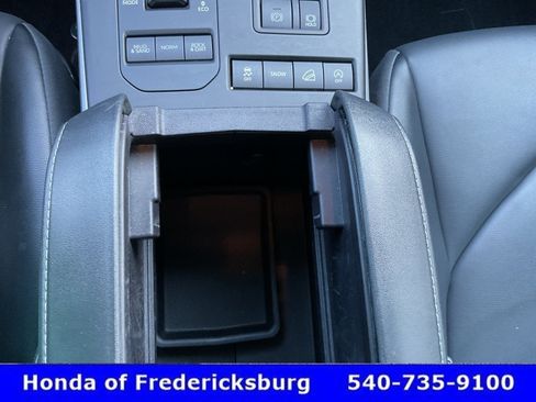 Used 2022 Toyota Highlander XLE AWD/4WD image 40