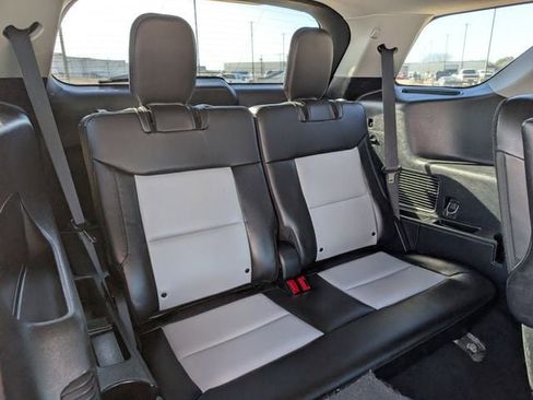 Used 2022 Ford Explorer XLT w/ Equipment Group 202A image 27