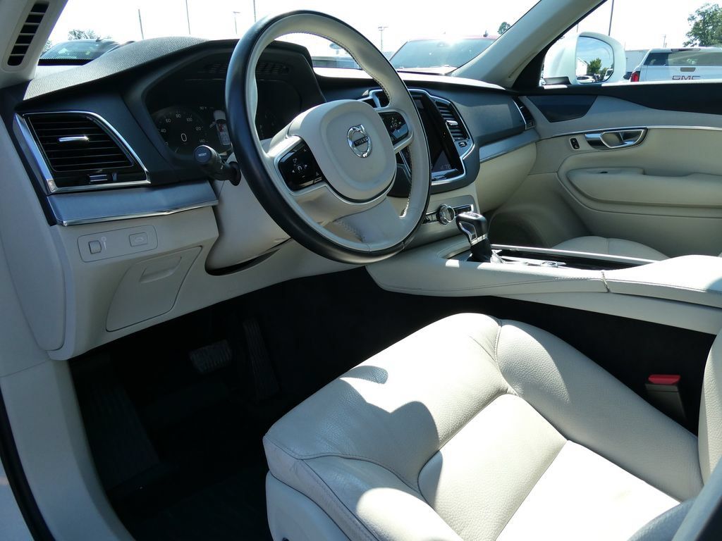 Used 2021 Volvo XC90 T5 Momentum w/ Advanced Package AWD/4WD image 24