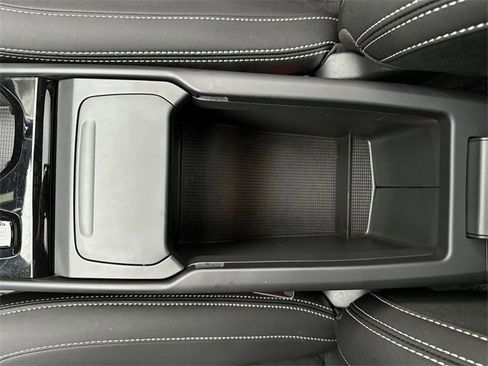 Certified 2025 Volvo XC40 B5 Plus image 21