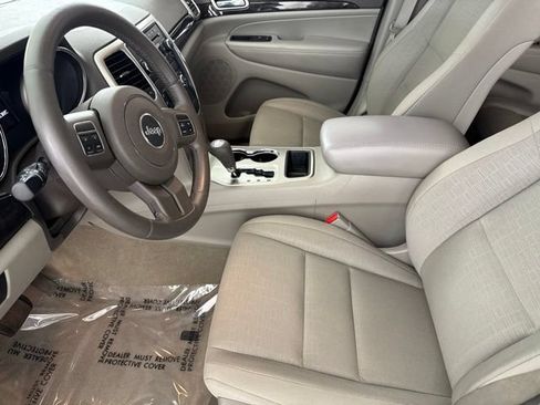 Used 2012 Jeep Grand Cherokee Laredo w/ Laredo E Group AWD/4WD image 24