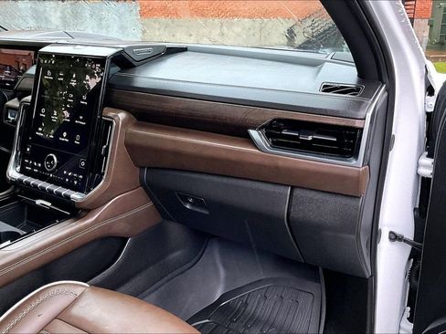 Used 2026 GMC Yukon XL Denali Ultimate w/ LPO, Floor Liner Package AWD/4WD image 23