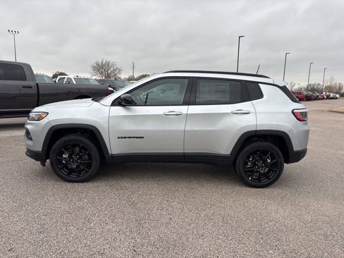 New 2026 Jeep Compass Latitude image 2