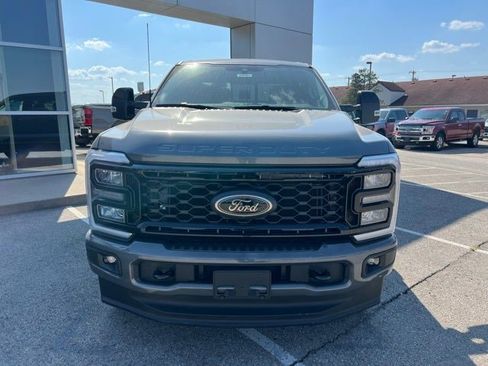 New 2026 Ford F250 Lariat w/ Black Appearance Package image 9