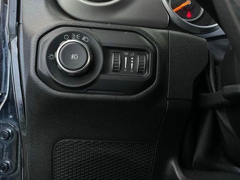 Used 2018 Jeep Wrangler Unlimited Sport image 18