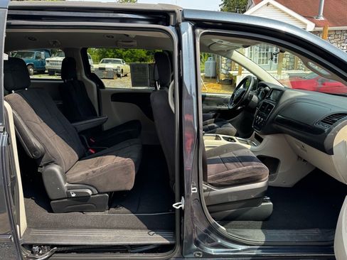 Used 2014 Dodge Grand Caravan SXT w/ Security Group image 21