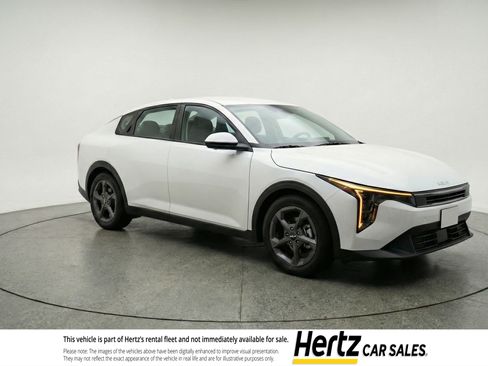 Used 2025 Kia K4 LXS image 1