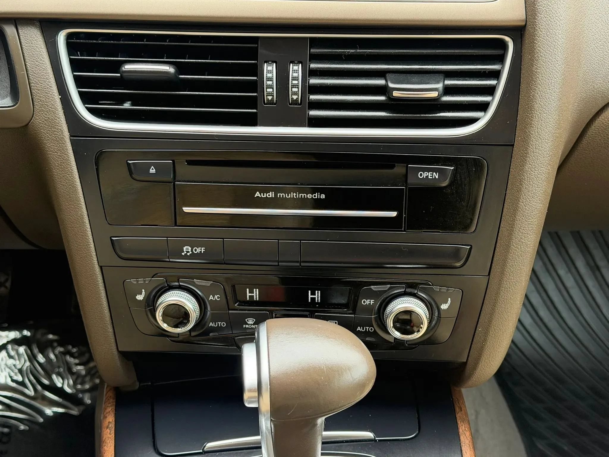 Used 2014 Audi A4 2.0T Premium Plus w/ Premium Plus Package AWD/4WD image 19