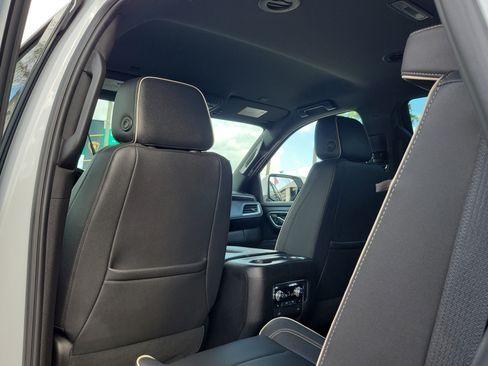 Used 2023 GMC Yukon SLT w/ SLT Luxury Package RWD image 15