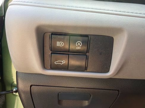 Used 2023 Toyota Highlander AWD image 27