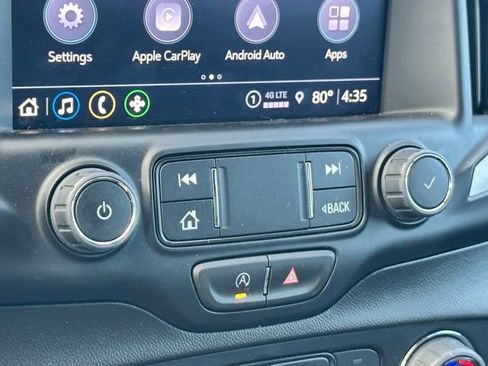 Used 2024 GMC Terrain SLT image 18