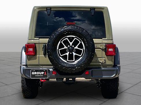 Used 2025 Jeep Wrangler Unlimited Rubicon w/ Convenience Group AWD/4WD image 5