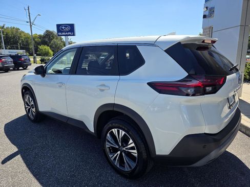 Used 2023 Nissan Rogue SV image 7