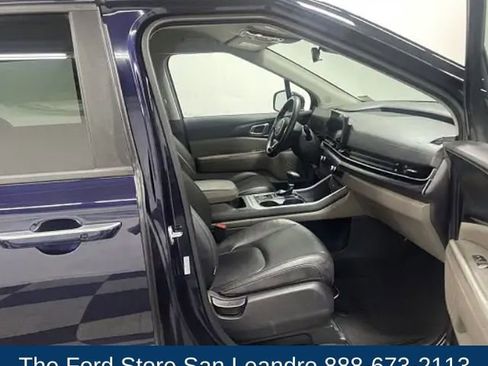 Used 2025 Kia Carnival FWD image 15