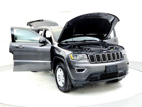 Used 2020 Jeep Grand Cherokee Laredo image 9