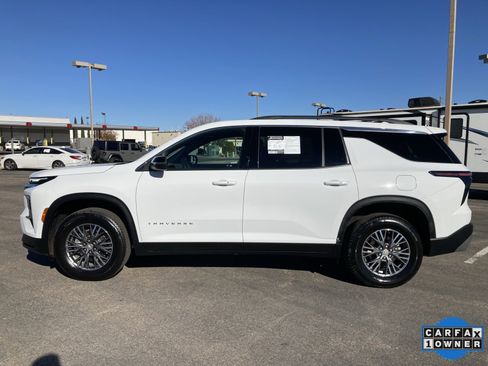 Used 2025 Chevrolet Traverse LT image 10