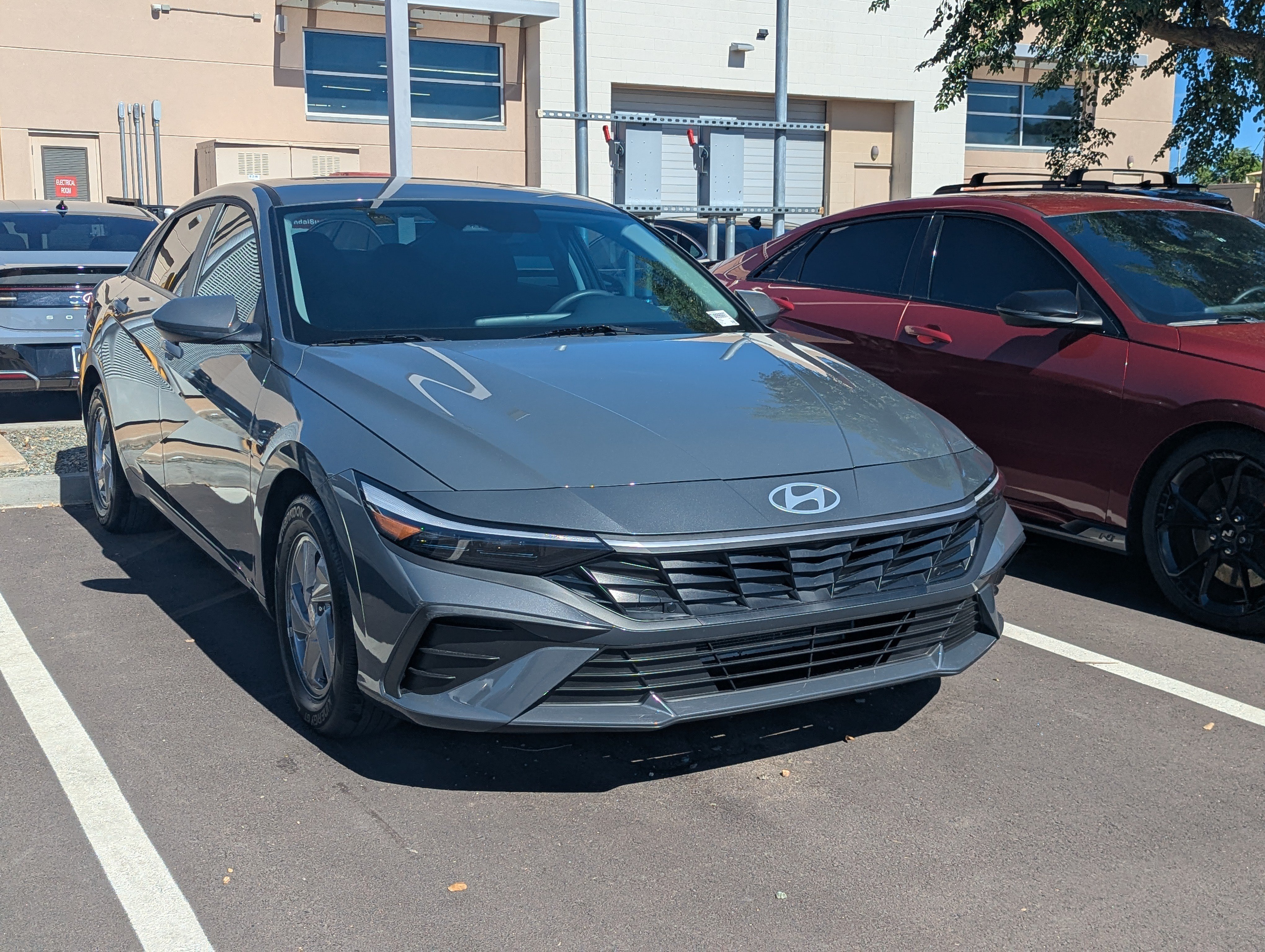 Certified 2026 Hyundai Elantra SE w/ Cargo Package FWD image 3