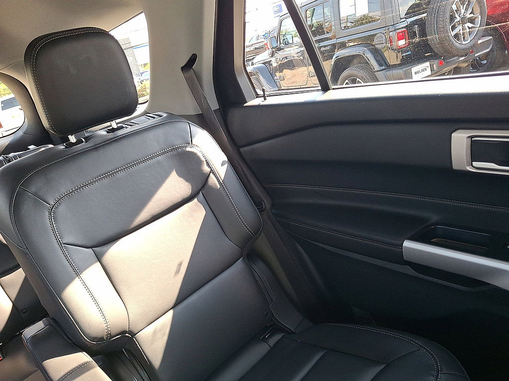 Used 2024 Ford Explorer XLT w/ Equipment Group 202A AWD/4WD image 14