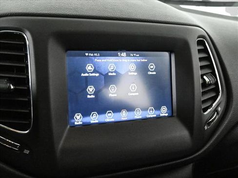 Used 2019 Jeep Compass Latitude AWD/4WD image 15