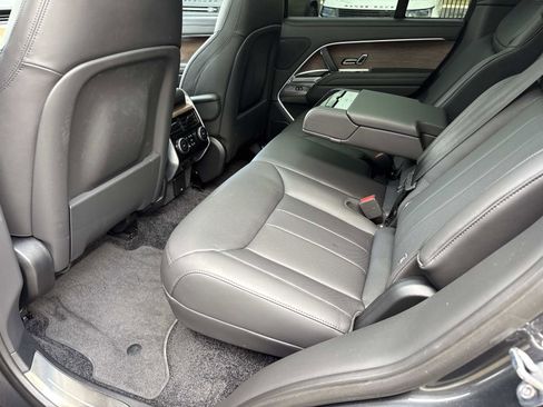 Certified 2025 Land Rover Range Rover SE image 15