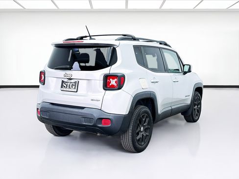 Used 2015 Jeep Renegade Latitude image 4