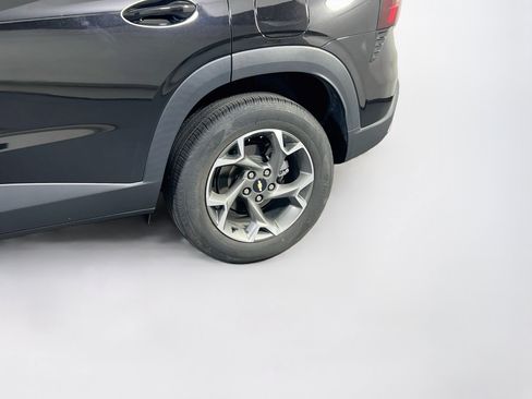 Used 2024 Chevrolet Trax LT w/ Sunroof Package FWD image 30