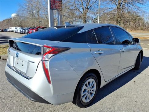 Used 2018 Toyota Prius One image 12