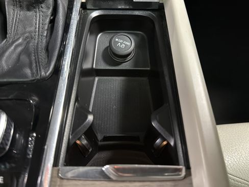 Used 2020 Volvo XC60 T5 Inscription image 35