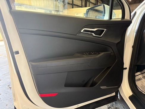 Used 2024 Kia Sportage LX image 18