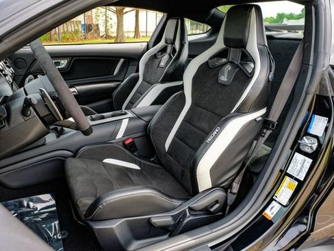 Used 2020 Ford Mustang Shelby GT500 w/ Carbon Fiber Track Pack RWD image 35