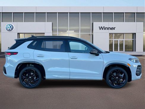 New 2026 Volkswagen Tiguan SE R-Line image 6