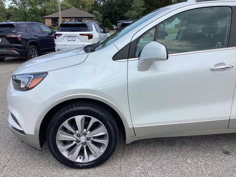 Used 2020 Buick Encore Preferred image 2