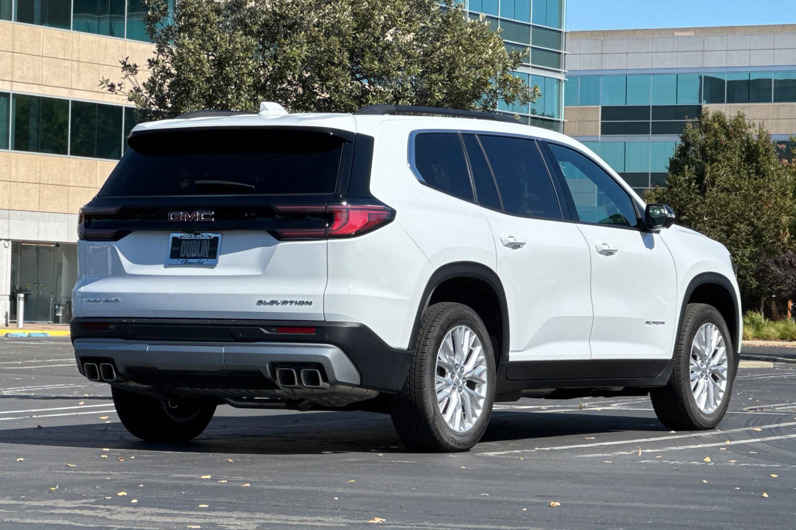 Used 2026 GMC Acadia Elevation w/ Elevation Premium Package FWD image 4