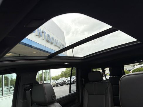 Used 2022 Chevrolet Suburban RST w/ Luxury Package AWD/4WD image 26