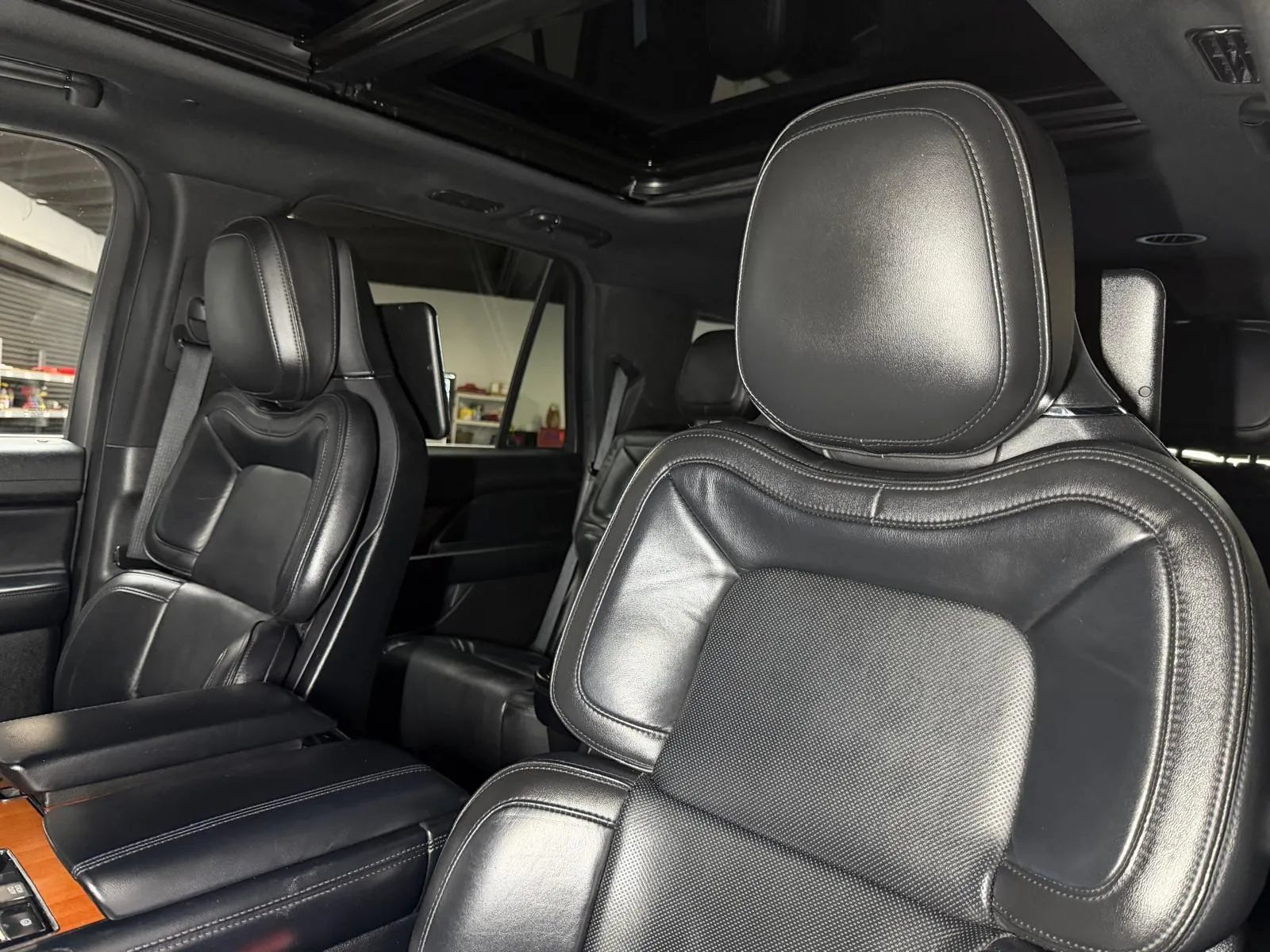 Used 2018 Lincoln Navigator Reserve w/ Technology Package AWD/4WD image 34