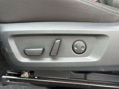 Used 2025 Nissan Rogue SV FWD image 14