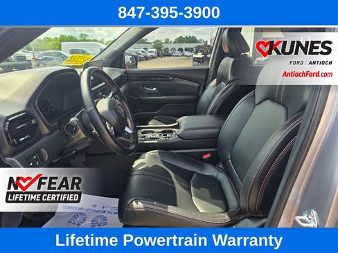 Used 2025 Honda Pilot TrailSport image 14