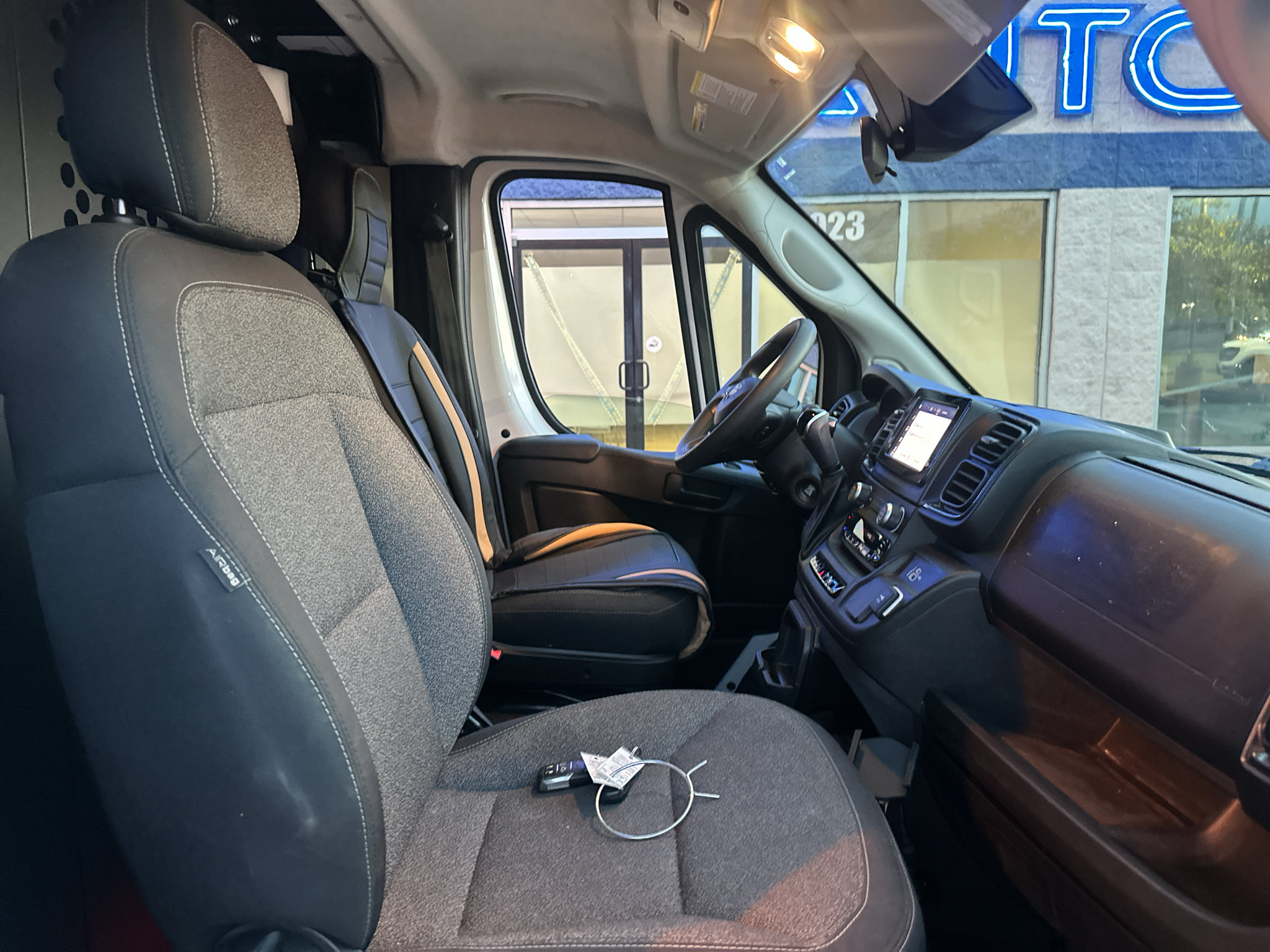 Used 2025 RAM ProMaster 2500 w/ U-Haul Equipment Group FWD image 10