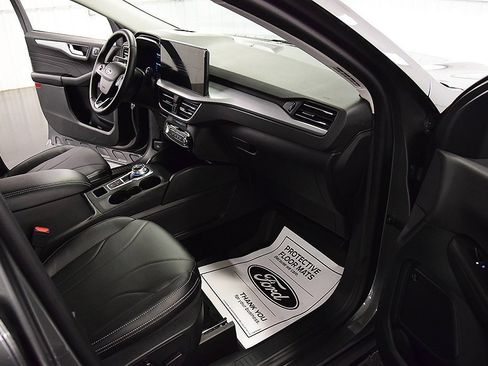 New 2025 Ford Escape SE w/ PHEV Premium Package image 30