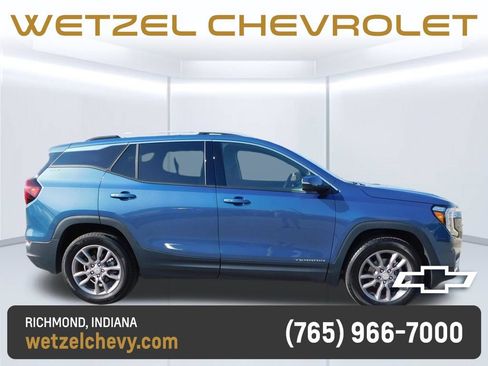 Used 2024 GMC Terrain SLT w/ Tech Package AWD/4WD image 2
