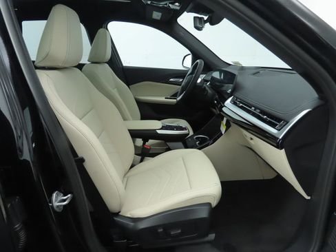 Used 2025 BMW X1 xDrive28i w/ Premium Package image 22