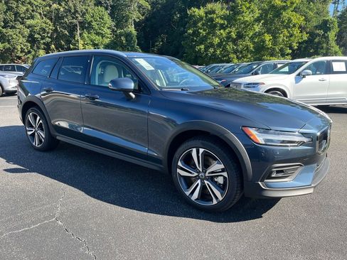New 2026 Volvo V60 B5 Cross Country Plus w/ Protection Package Premier image 9