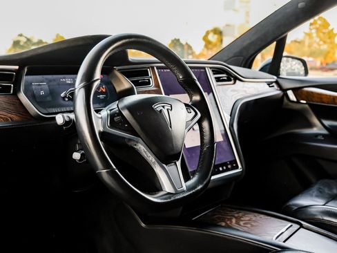 Used 2017 Tesla Model X 75D image 18