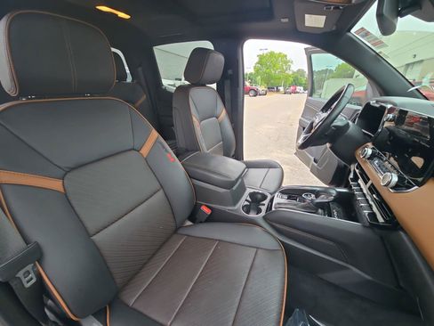 Used 2023 GMC Canyon AT4 w/ AT4 Premium Package AWD/4WD image 10