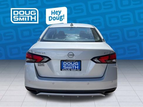 Used 2024 Nissan Versa SV FWD image 5