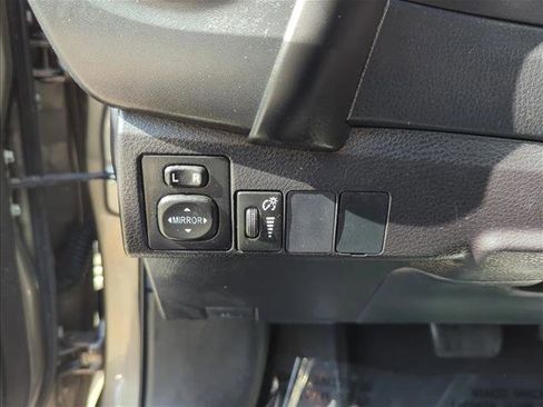 Used 2019 Toyota Corolla LE image 12