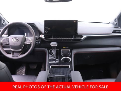 Certified 2025 Toyota Sienna XSE w/ XSE Plus Package FWD image 5