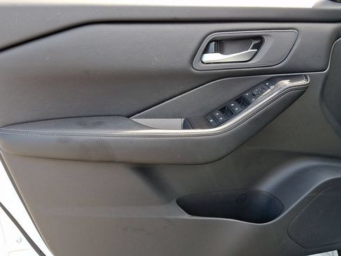 Certified 2025 Nissan Rogue SV AWD/4WD image 13