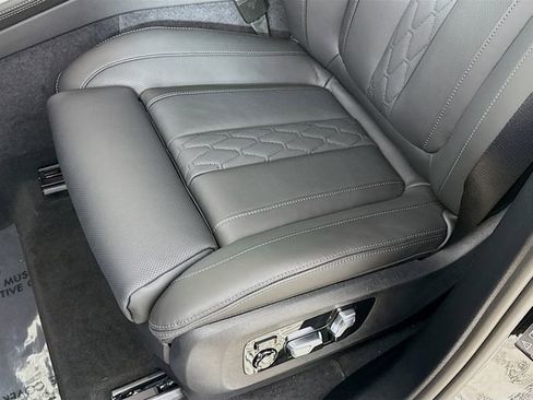 New 2026 BMW X5 M60i image 20