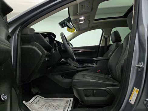 Used 2022 Buick Envision Avenir w/ Technology Package II image 28